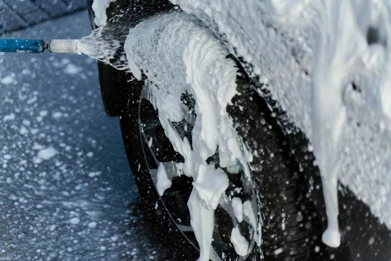 Co zrobić, gdy auto potrzebuje czegoś więcej niż tylko mycie i odkurzanie? 